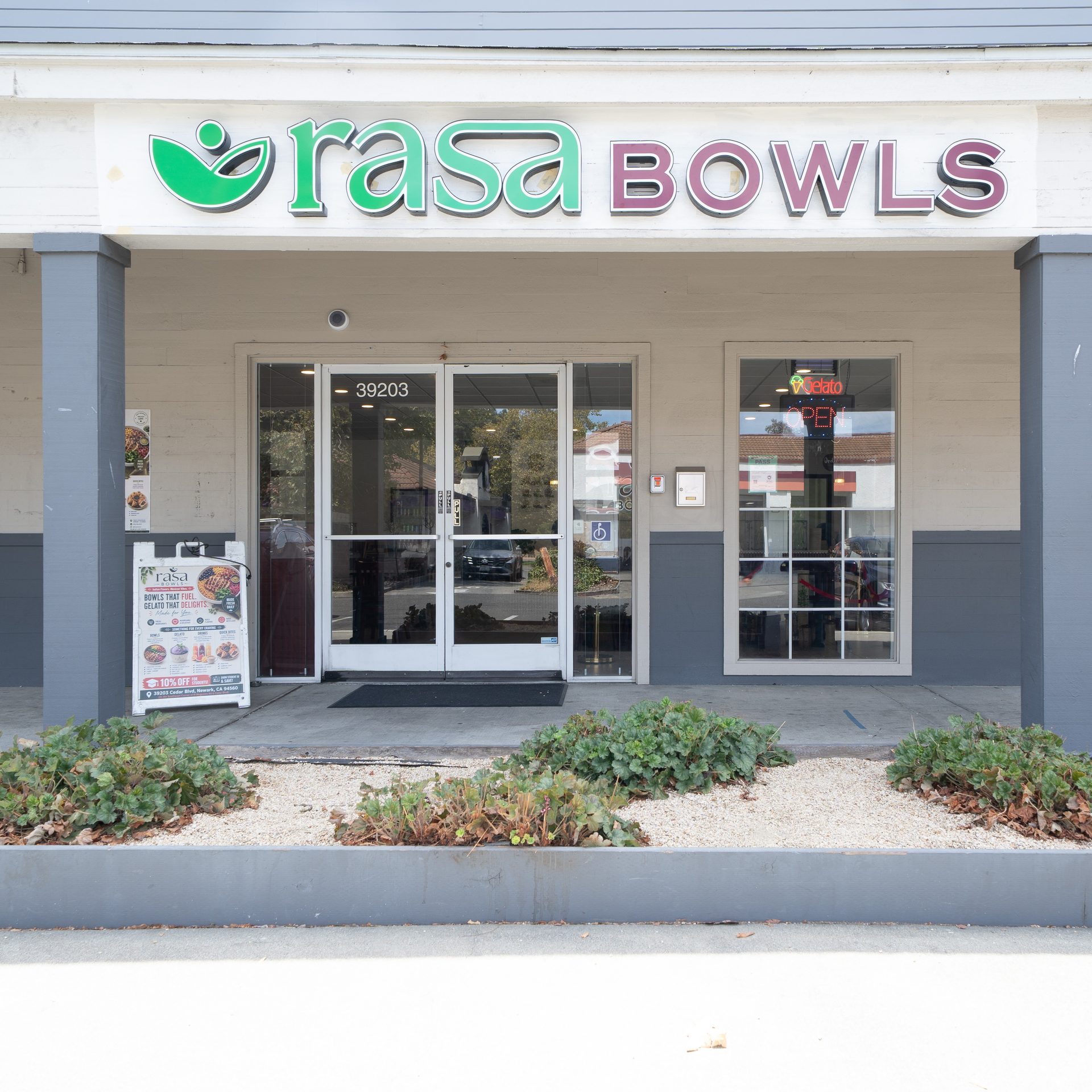 Fresh bowls, real people, one community