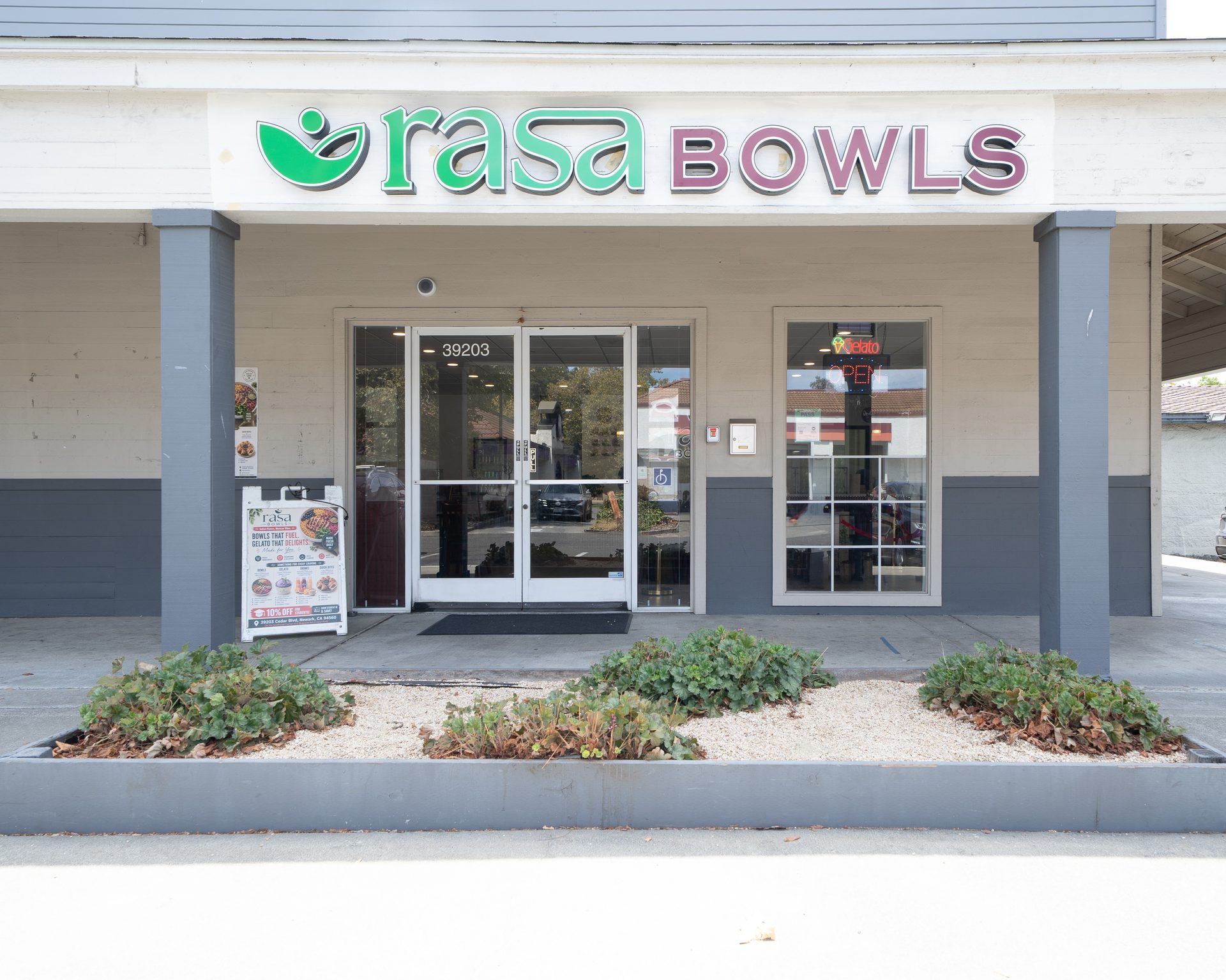 Fresh bowls, real people, one community