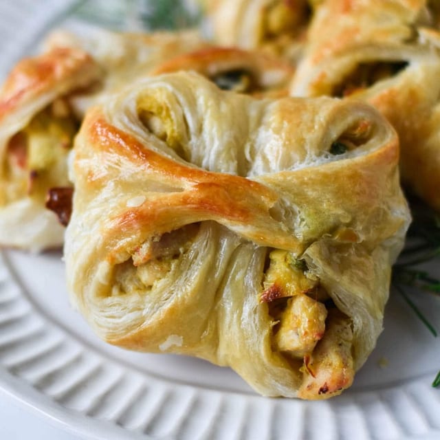 Chicken Puff (1 pc).