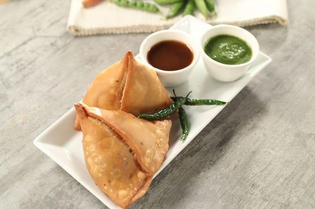 Samosa (1 pc).