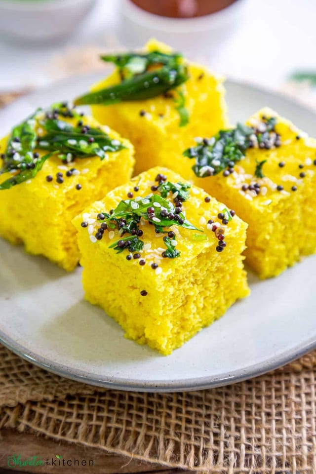 Khaman Dhokla (4 pc).