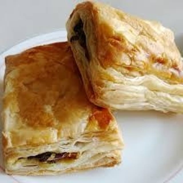 Veg Puff (1 pc).